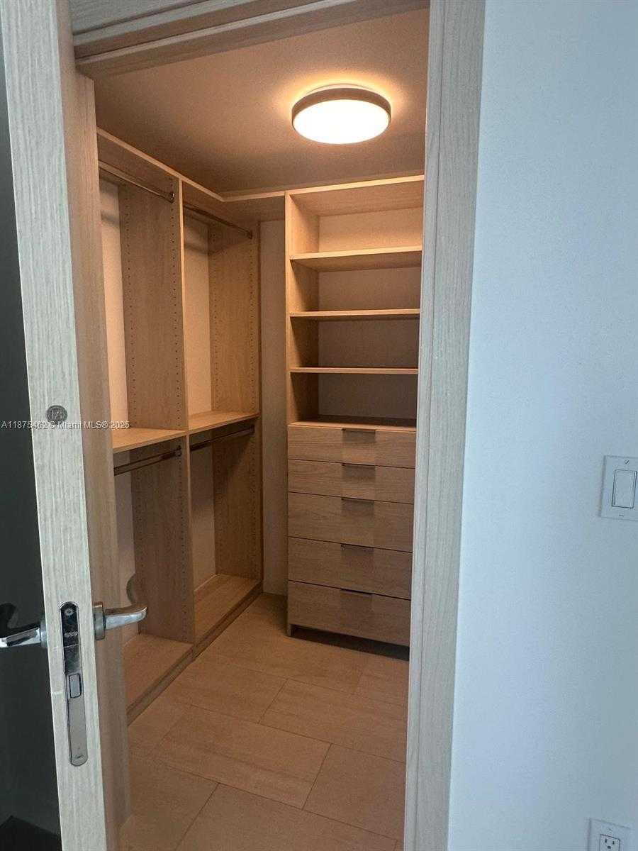 Small Image of 1000 BRICKELL PLZ #4503, Miami Number 41