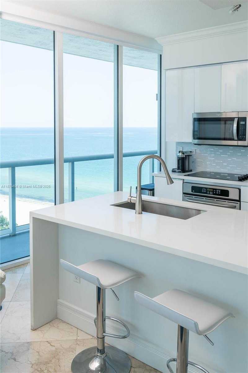 Small Image of 6515 COLLINS AVE #1609, Miami Beach Number 14