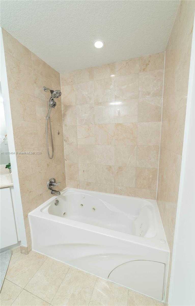 Small Image of 6515 COLLINS AVE #1609, Miami Beach Number 25
