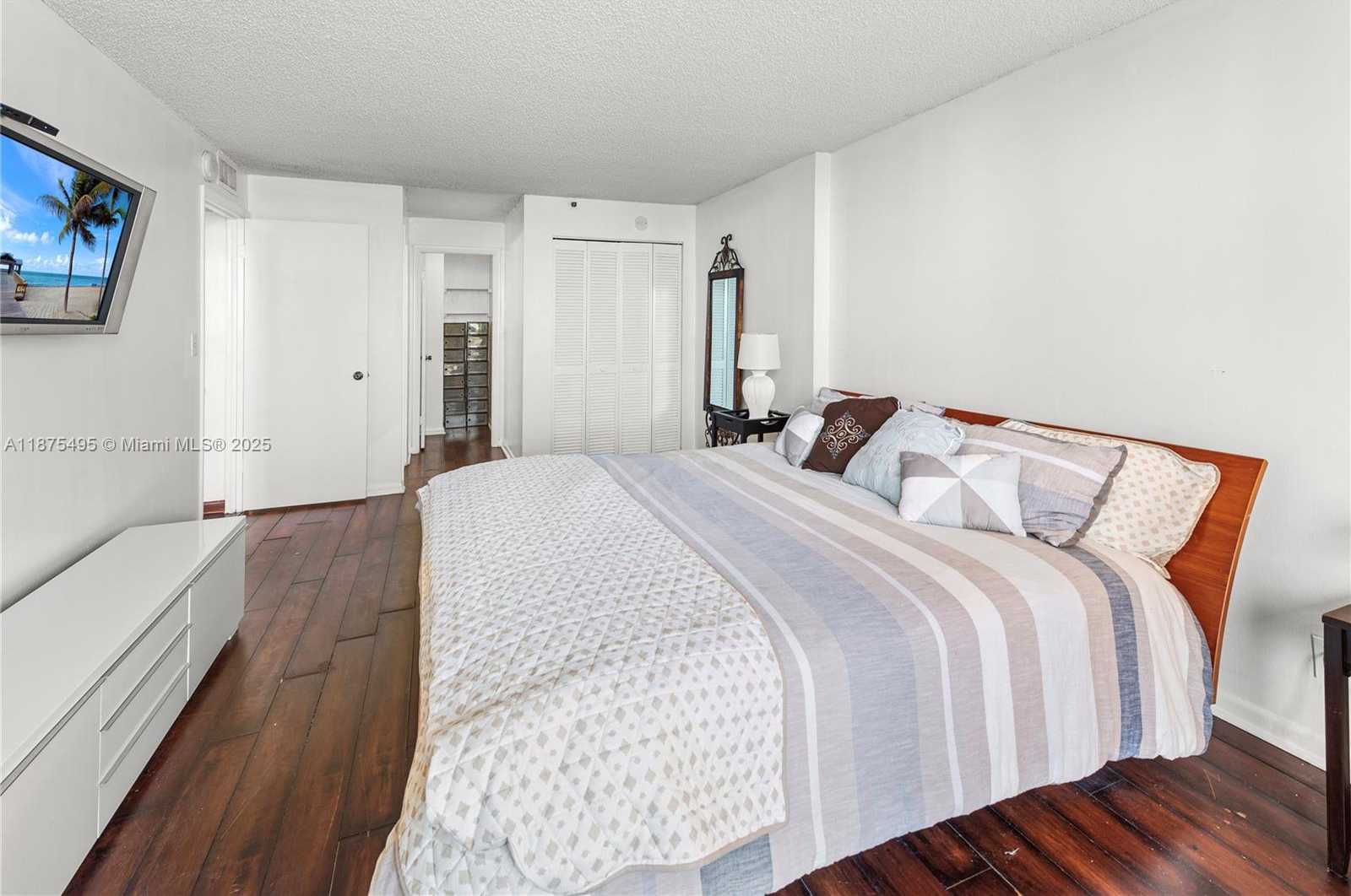 Small Image of 2555 COLLINS AVE #403, Miami Beach Number 14