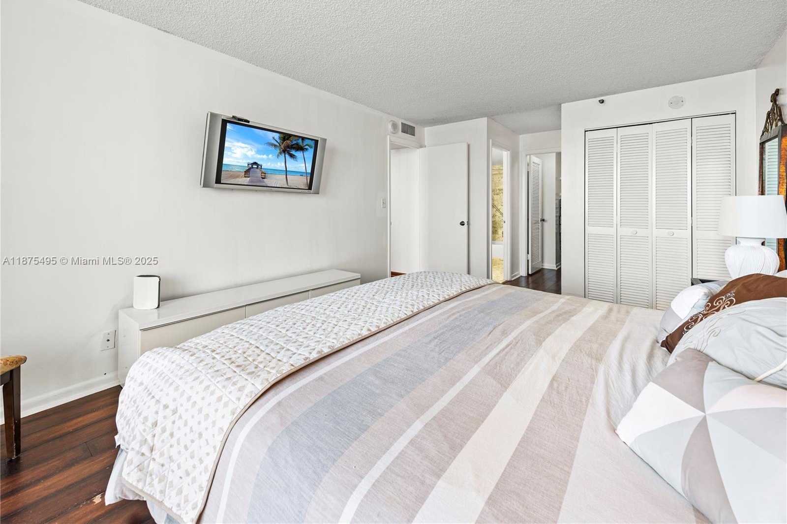 Small Image of 2555 COLLINS AVE #403, Miami Beach Number 15
