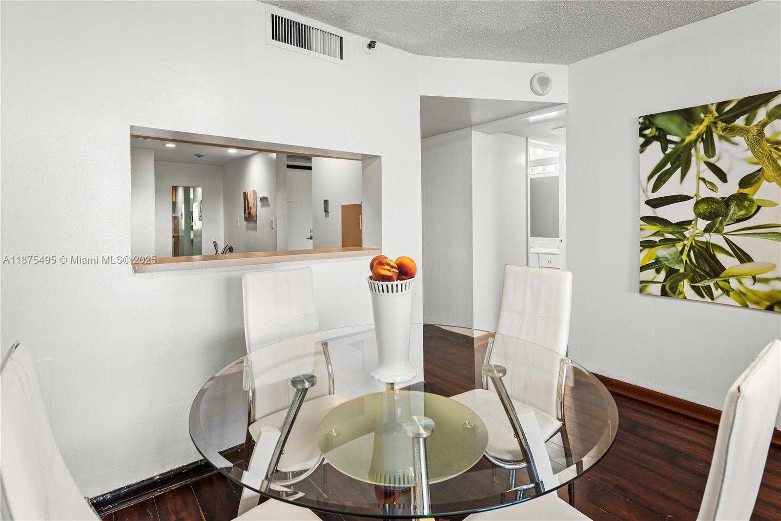 Small Image of 2555 COLLINS AVE #403, Miami Beach Number 23