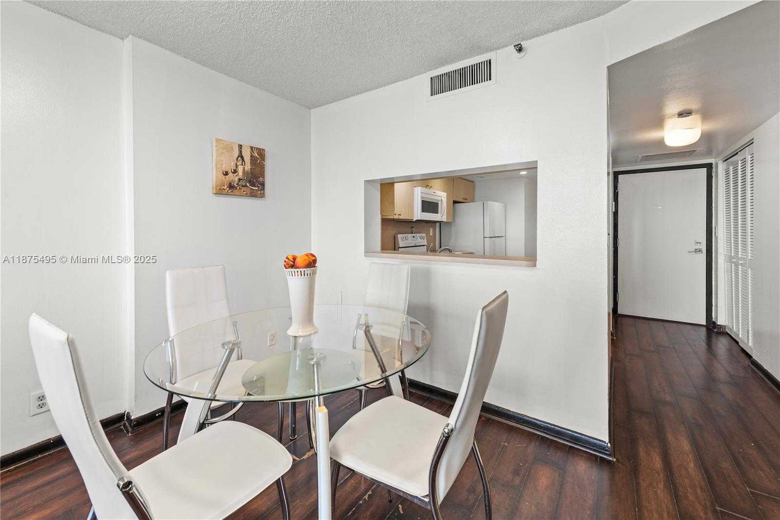 Small Image of 2555 COLLINS AVE #403, Miami Beach Number 24