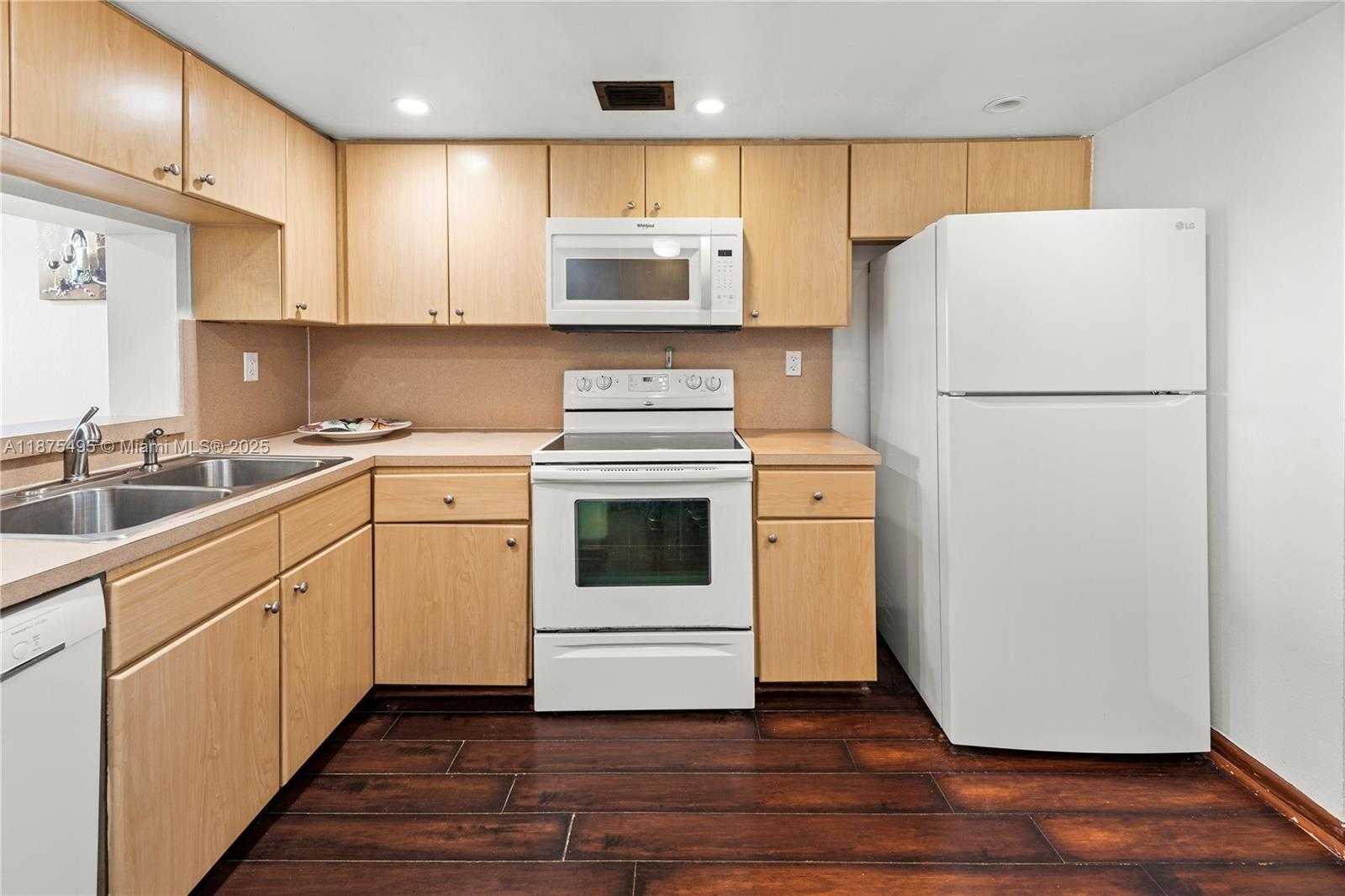 Small Image of 2555 COLLINS AVE #403, Miami Beach Number 25