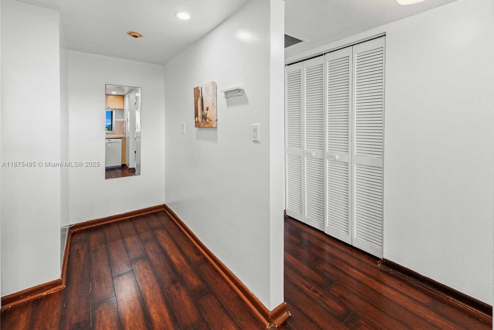 Small Image of 2555 COLLINS AVE #403, Miami Beach Number 26