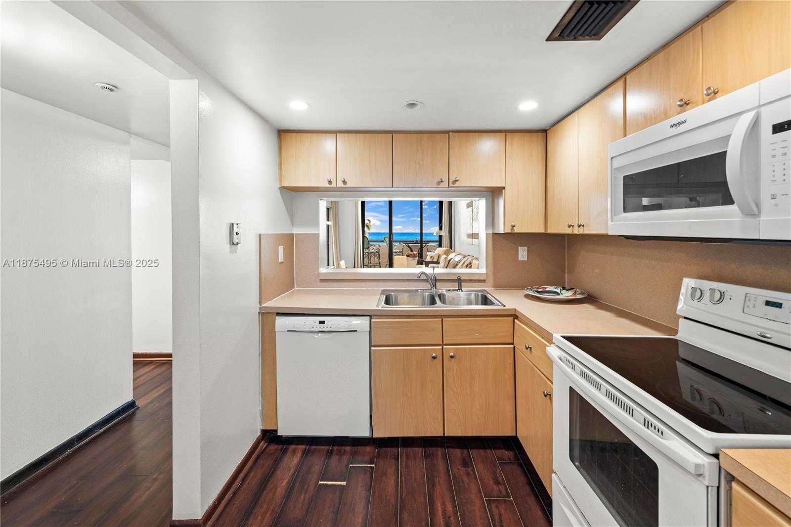 Small Image of 2555 COLLINS AVE #403, Miami Beach Number 28