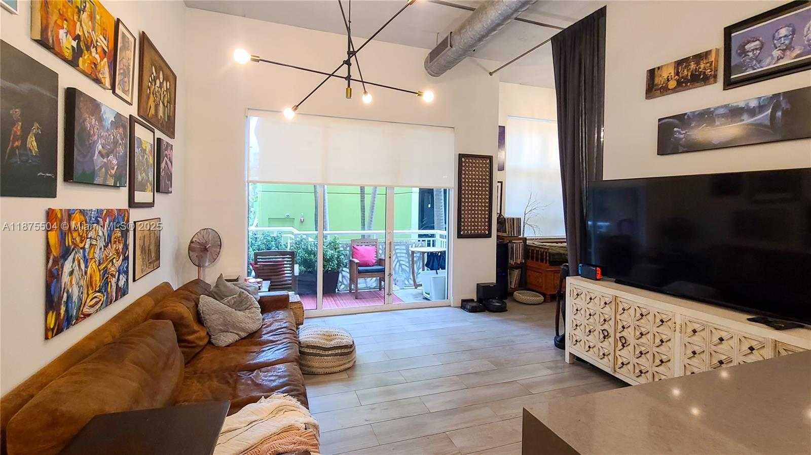 Small Image of 2001 BISCAYNE BLVD #2117, Miami Number 3