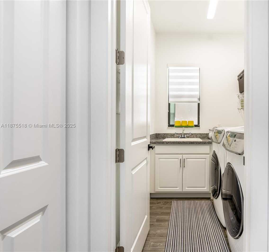 Small Image of 1042 SOUTH WEST 113TH AVE, Pembroke Pines Number 24