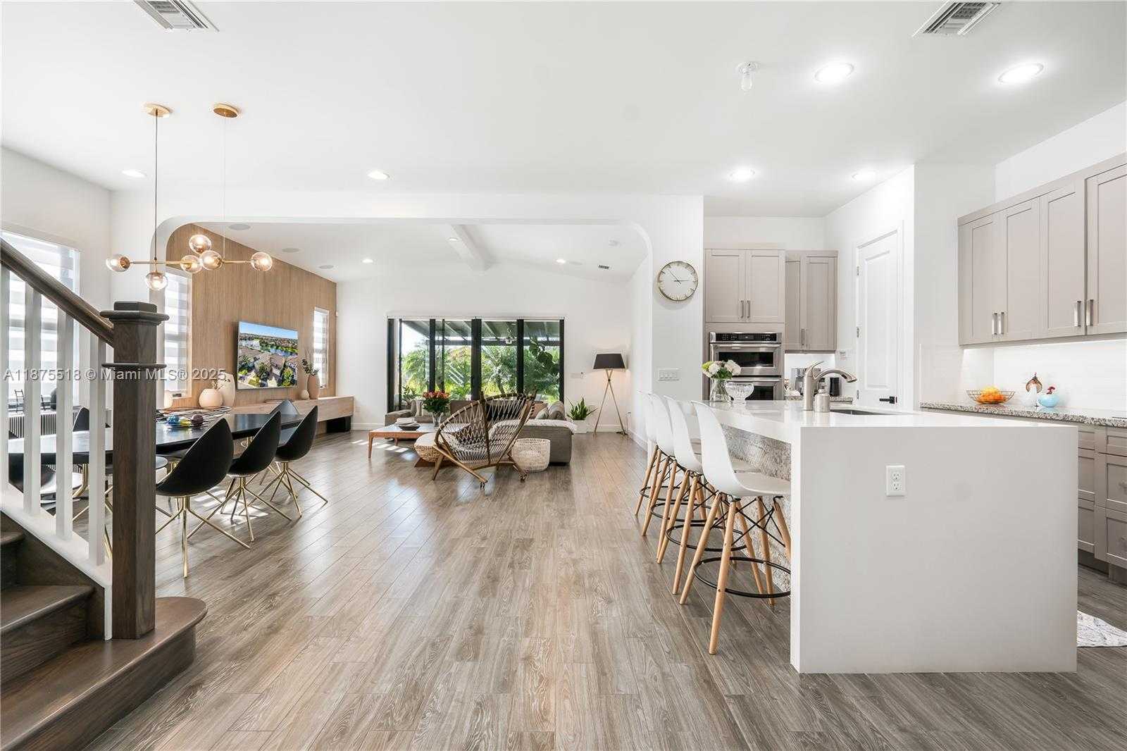 Small Image of 1042 SOUTH WEST 113TH AVE, Pembroke Pines Number 4