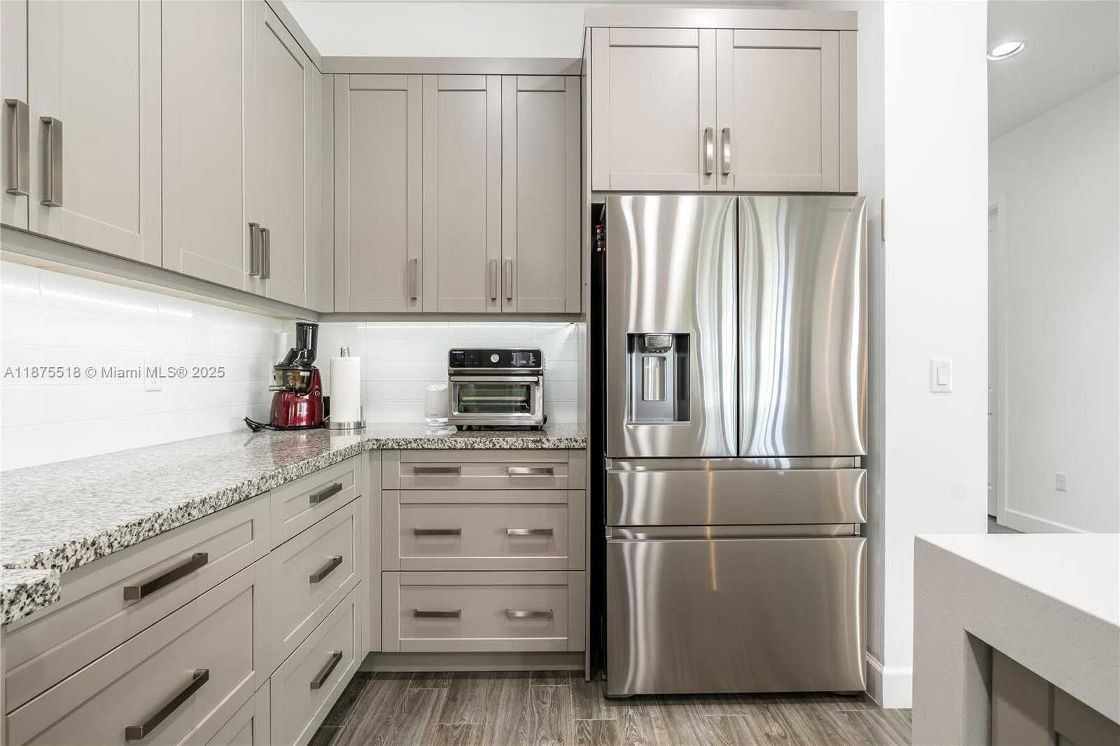 Small Image of 1042 SOUTH WEST 113TH AVE, Pembroke Pines Number 7