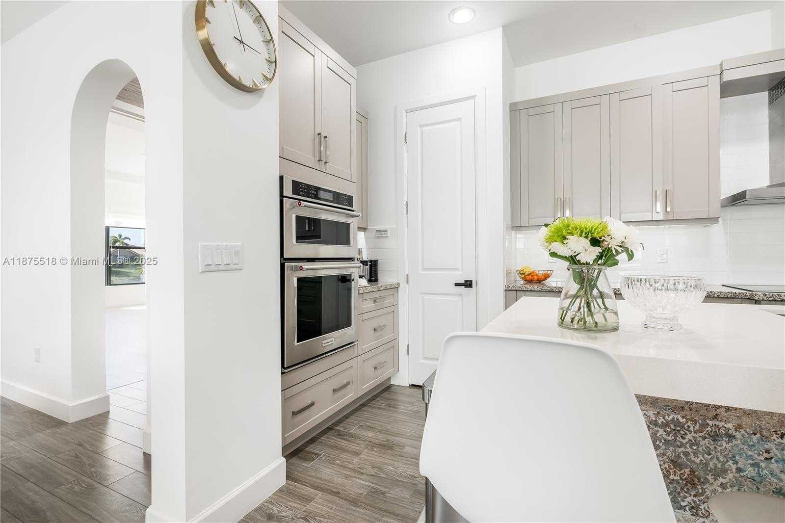Small Image of 1042 SOUTH WEST 113TH AVE, Pembroke Pines Number 9