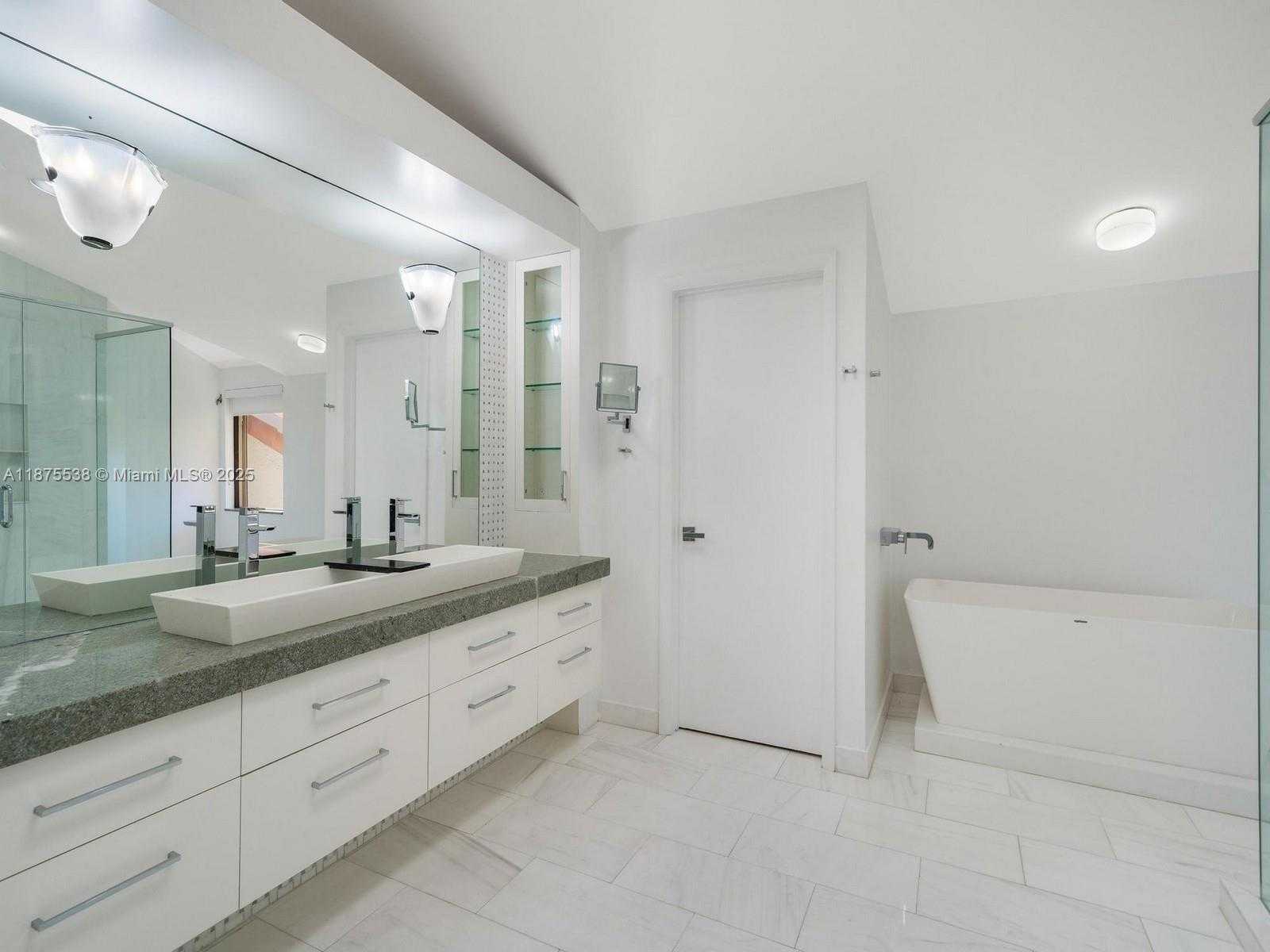 Small Image of 2000 SOUTH BAYSHORE DR #61, Miami Number 16