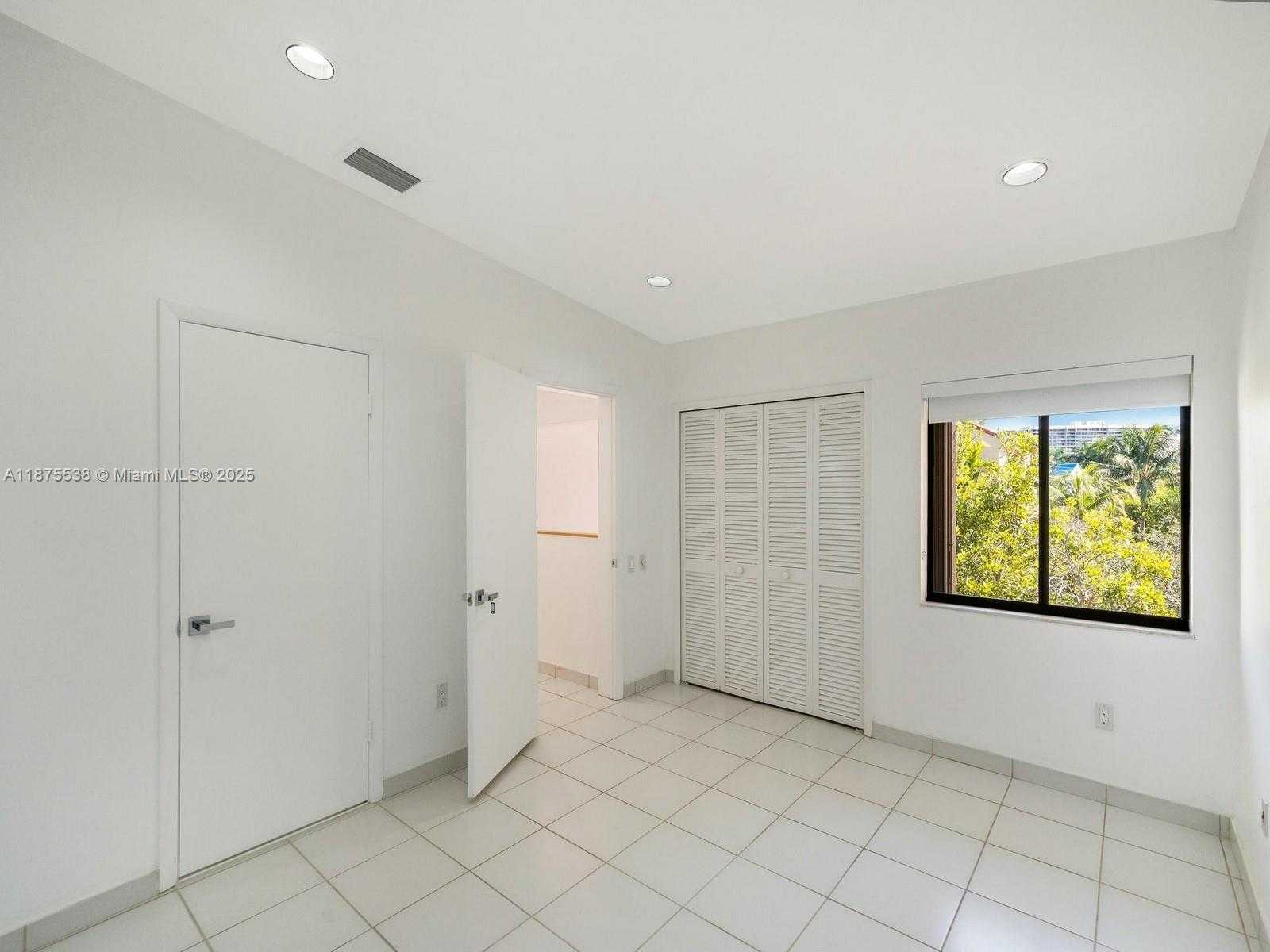 Small Image of 2000 SOUTH BAYSHORE DR #61, Miami Number 20