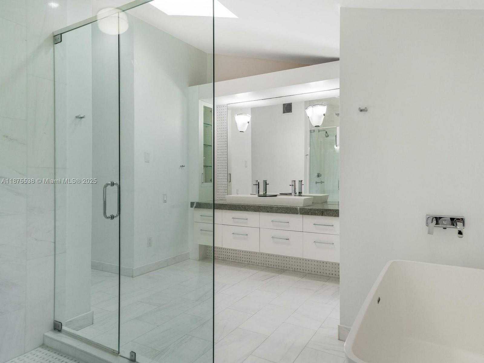 Small Image of 2000 SOUTH BAYSHORE DR #61, Miami Number 21