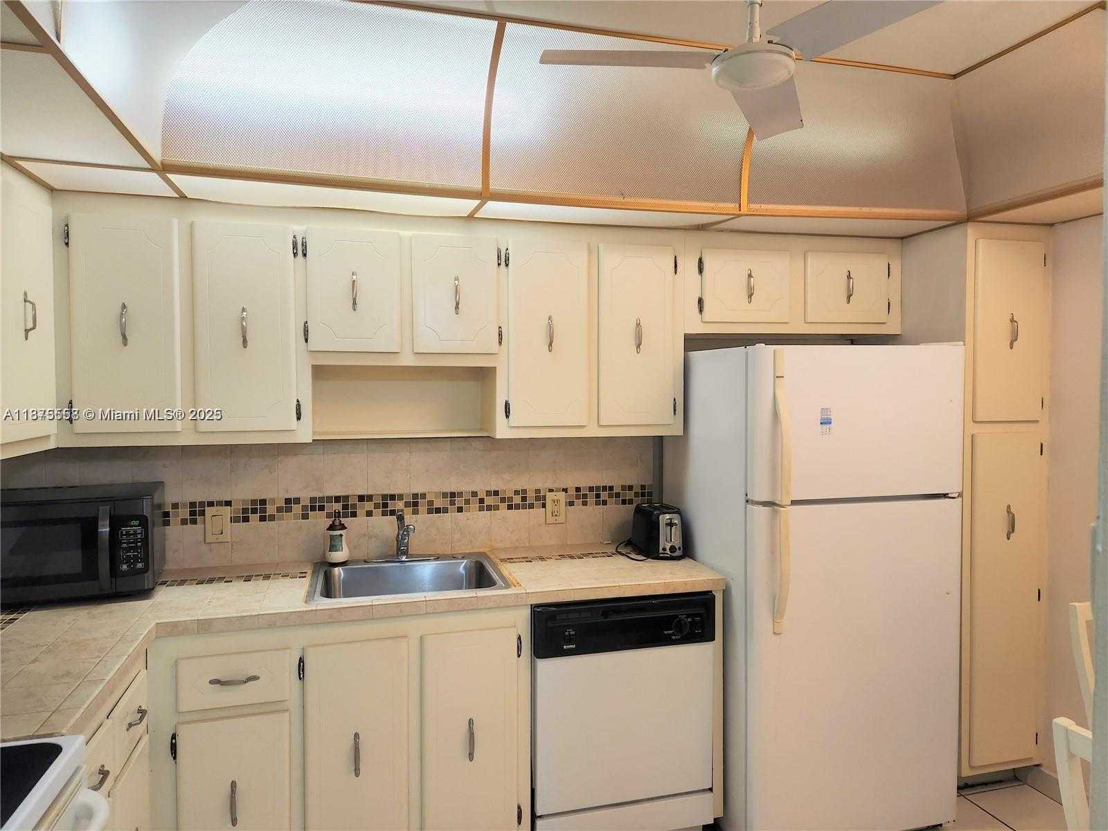 Small Image of 3375 NORTH COUNTRY CLUB DR #203, Aventura Number 3