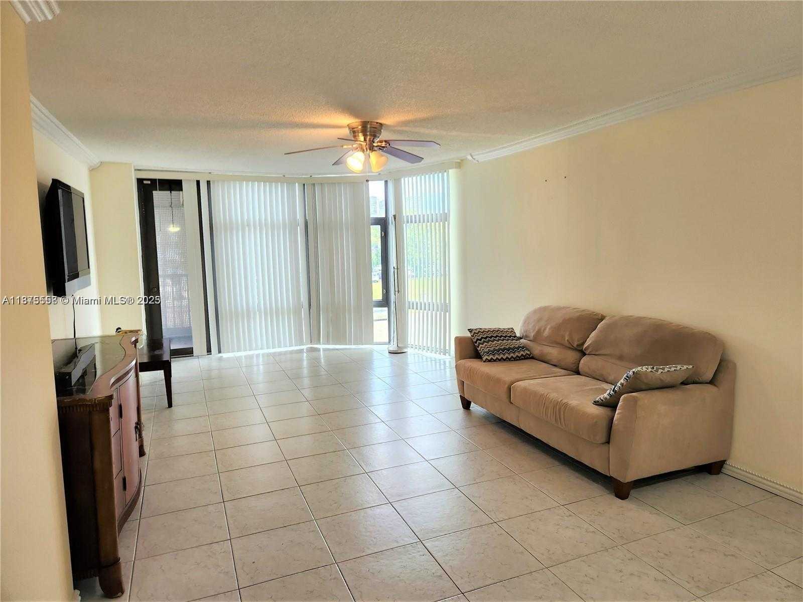 Small Image of 3375 NORTH COUNTRY CLUB DR #203, Aventura Number 4