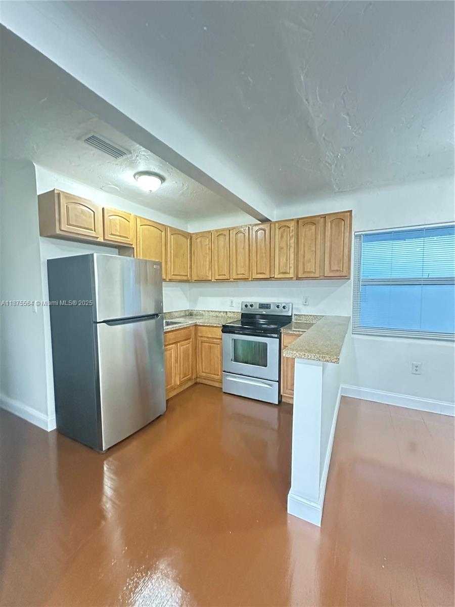 Small Image of 2021 BAY DR #3, Miami Beach Number 2