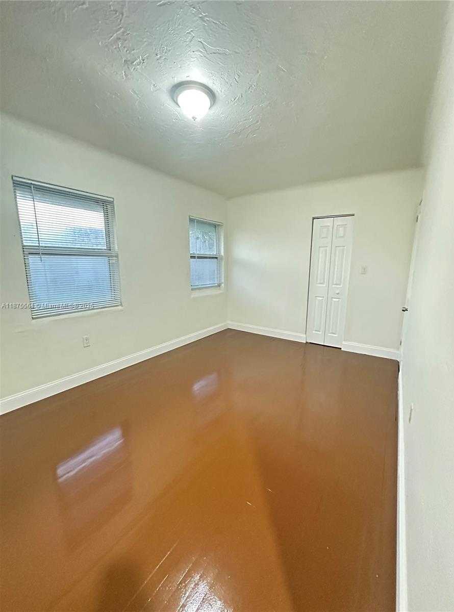 Small Image of 2021 BAY DR #3, Miami Beach Number 4