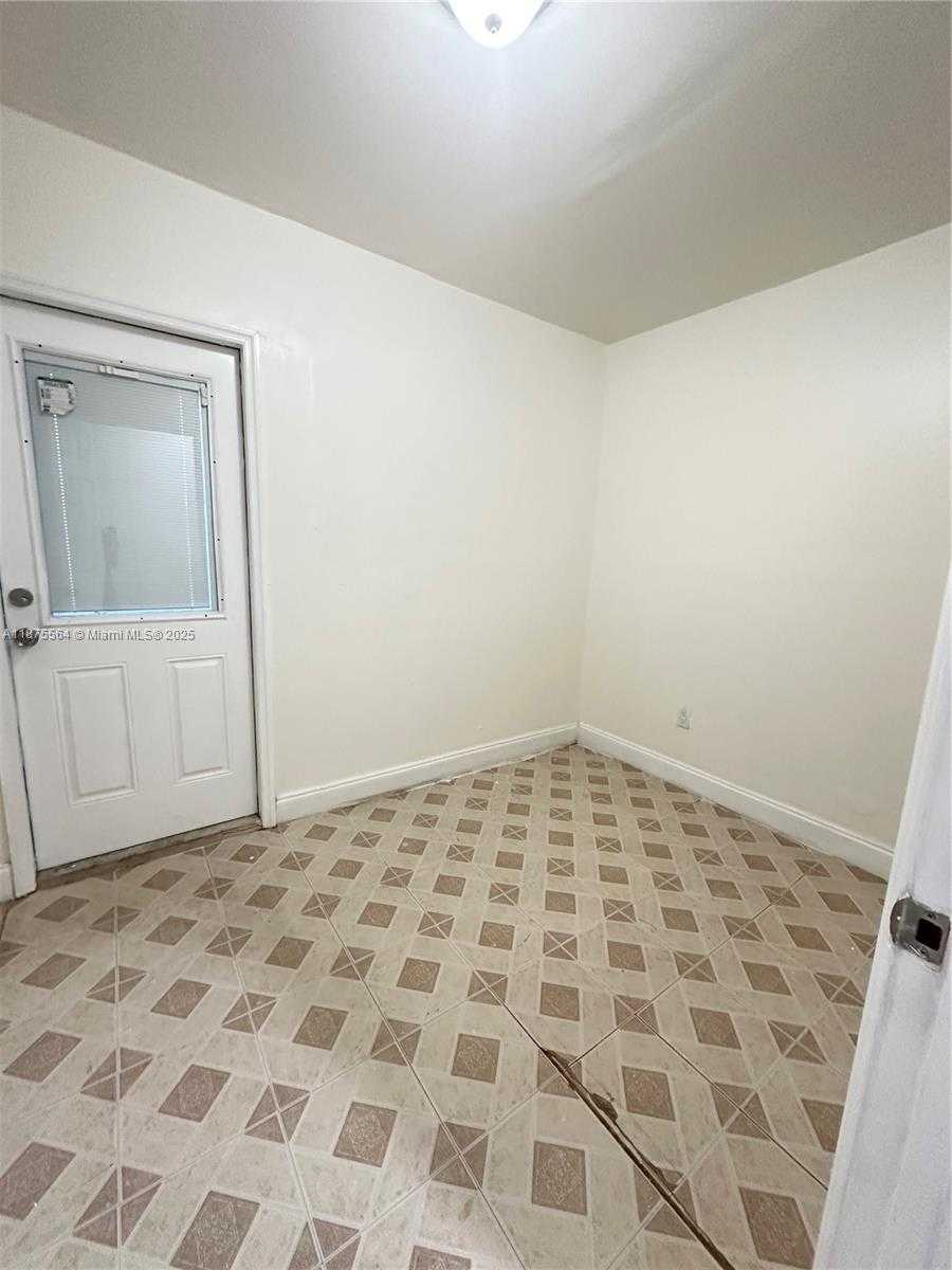 Small Image of 2021 BAY DR #3, Miami Beach Number 6