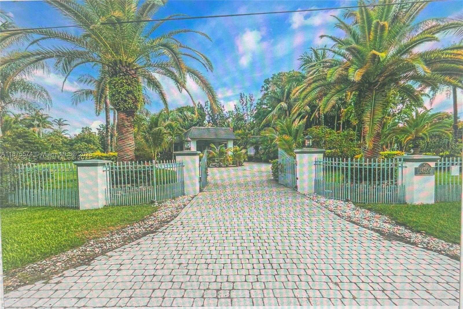 Small Image of 14500 SOUTH WEST 17TH CT, Davie Number 2