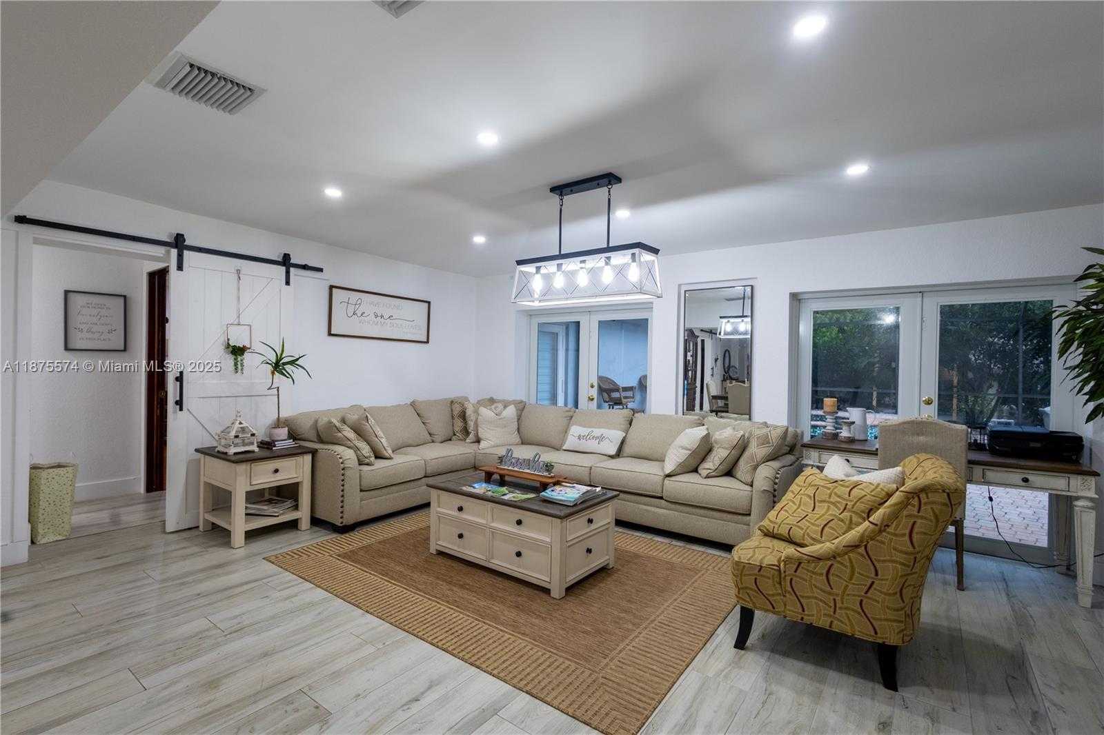 Small Image of 14500 SOUTH WEST 17TH CT, Davie Number 9