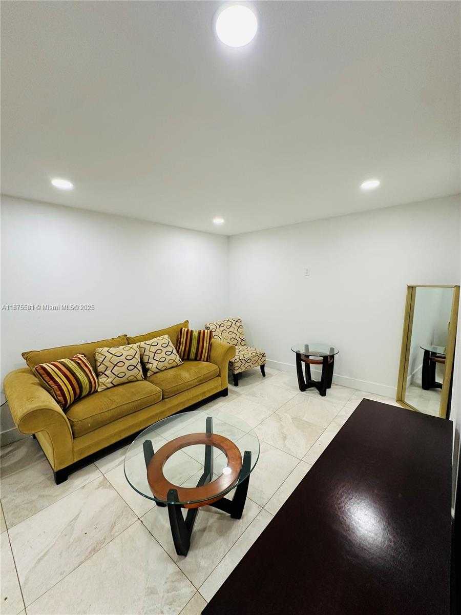 Small Image of 1723 JACKSON ST #2, Hollywood Number 3