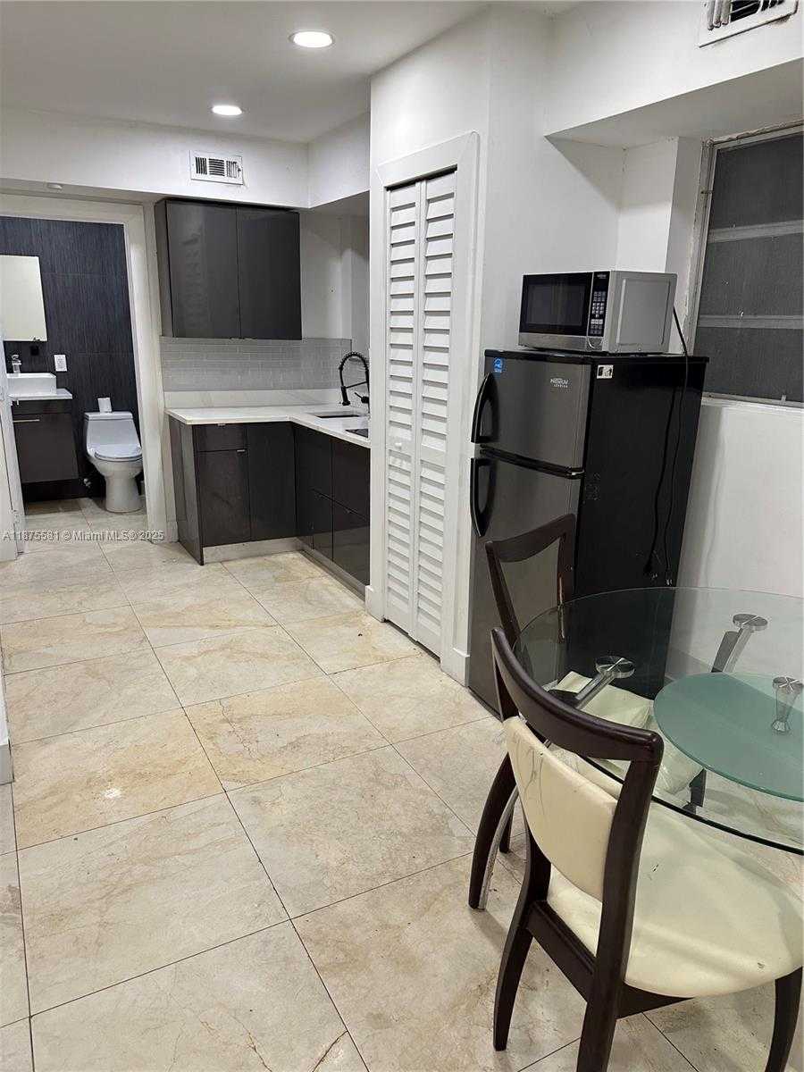 Small Image of 1723 JACKSON ST #2, Hollywood Number 5