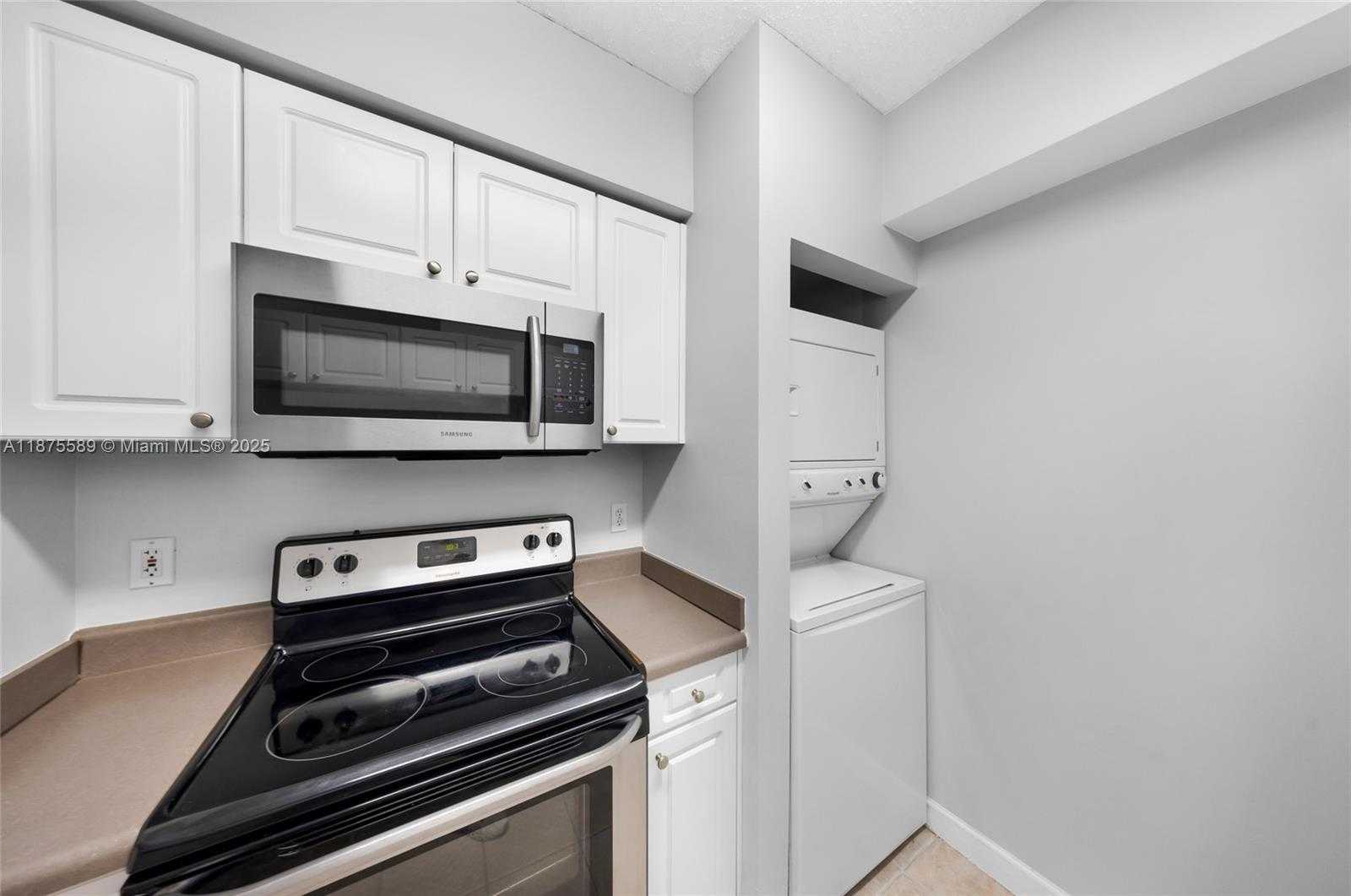 Small Image of 17125 NORTH BAY RD #3301, Sunny Isles Beach Number 8