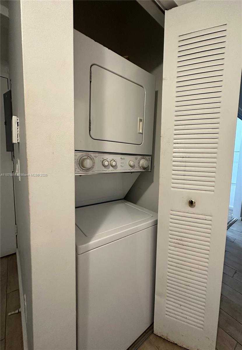 Small Image of 1611 MERIDIAN AVE #103, Miami Beach Number 15