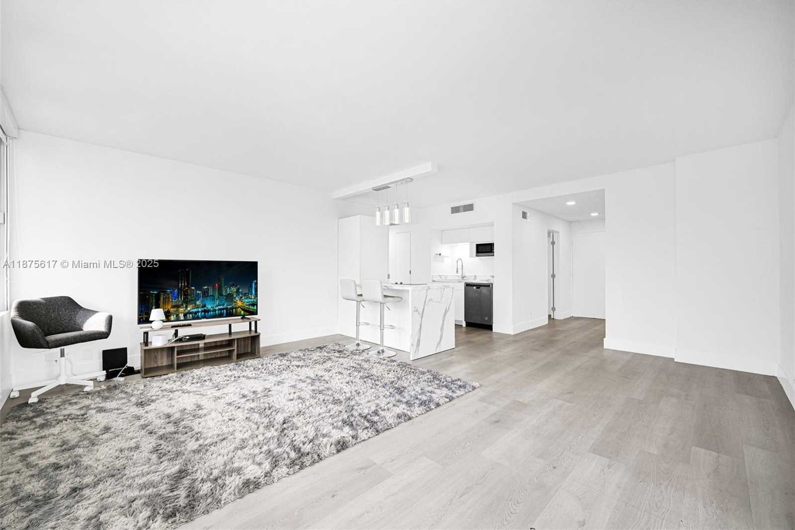Small Image of 1000 WEST AVE #224, Miami Beach Number 2