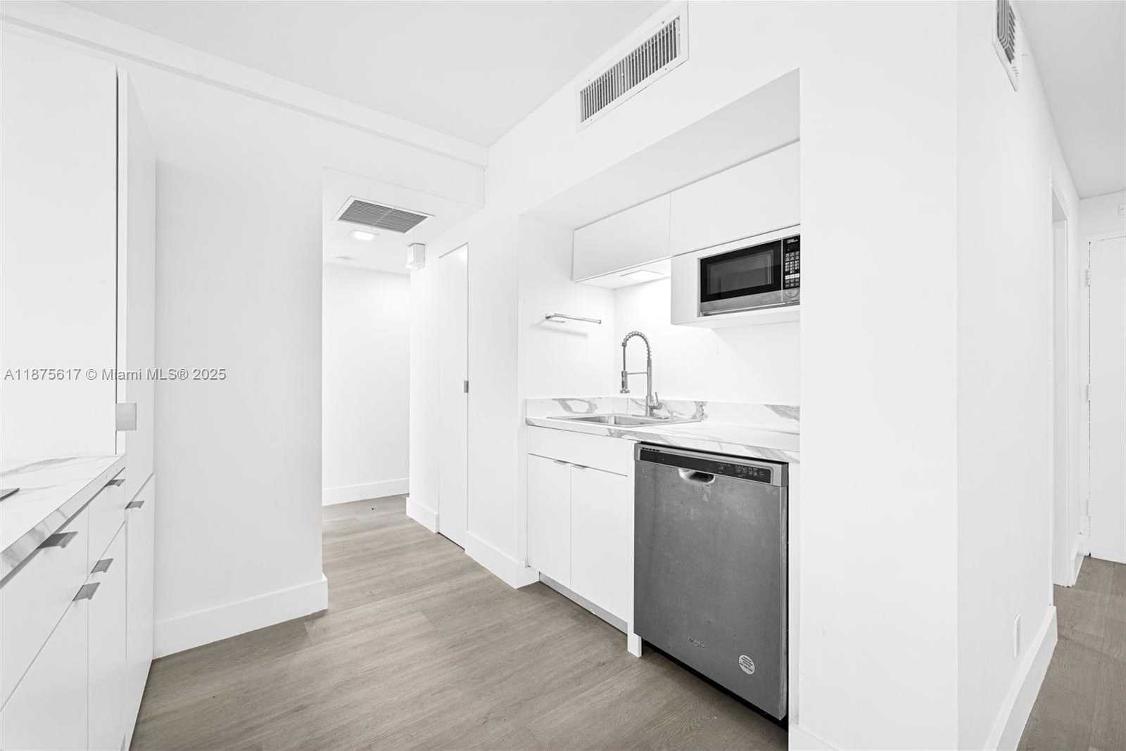 Small Image of 1000 WEST AVE #224, Miami Beach Number 9