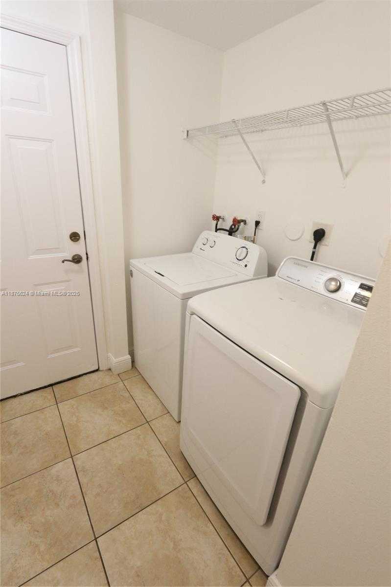 Small Image of 15449 SOUTH WEST 31 LN, Miami Number 13