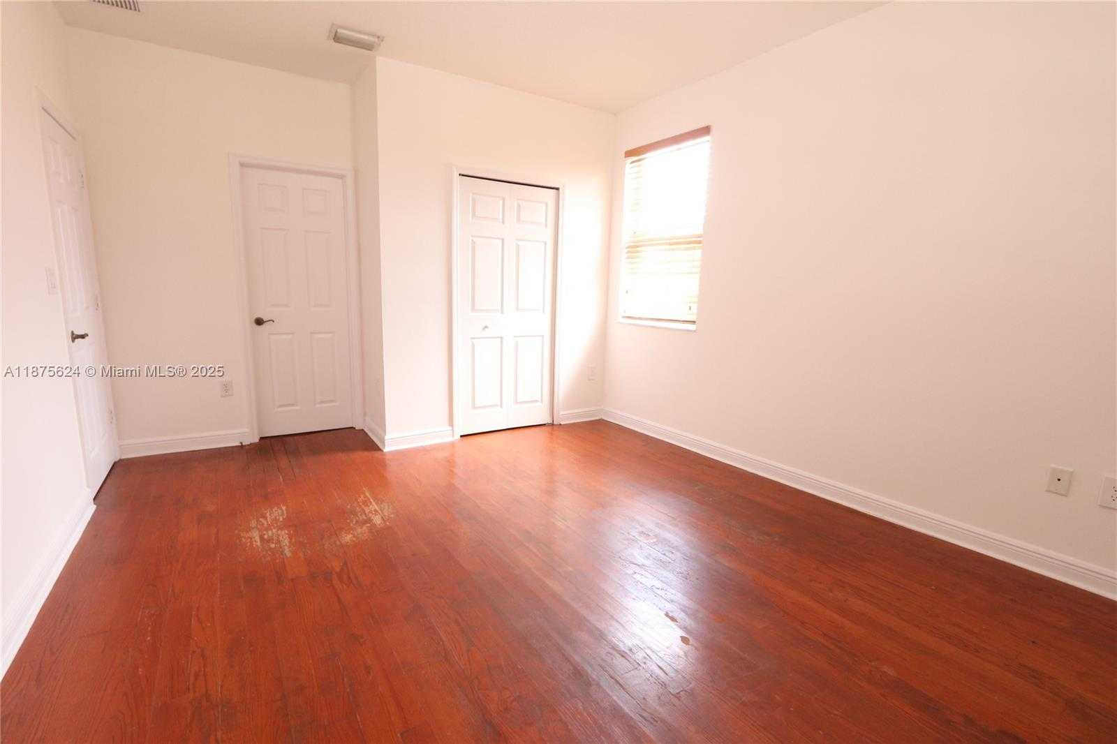 Small Image of 15449 SOUTH WEST 31 LN, Miami Number 22
