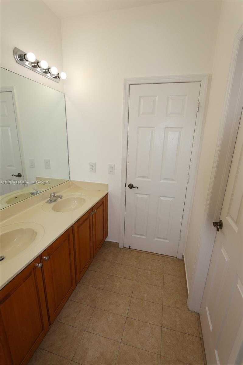 Small Image of 15449 SOUTH WEST 31 LN, Miami Number 23