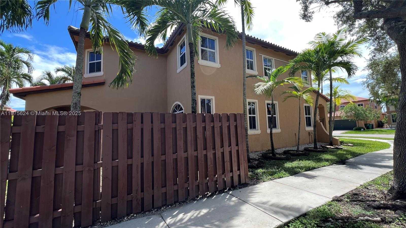Small Image of 15449 SOUTH WEST 31 LN, Miami Number 25