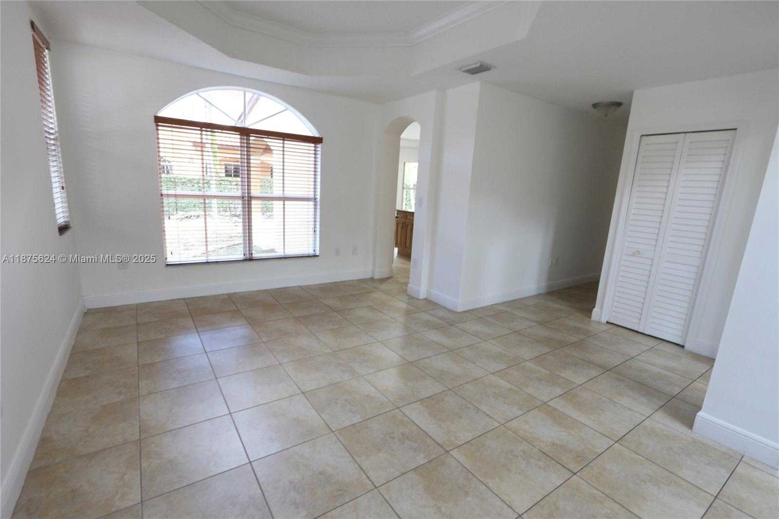 Small Image of 15449 SOUTH WEST 31 LN, Miami Number 3