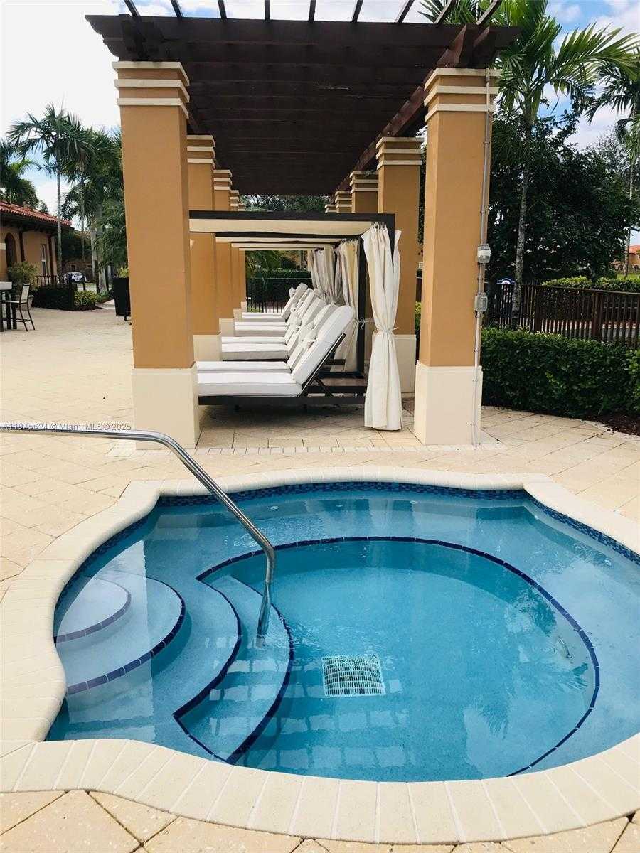Small Image of 15449 SOUTH WEST 31 LN, Miami Number 32