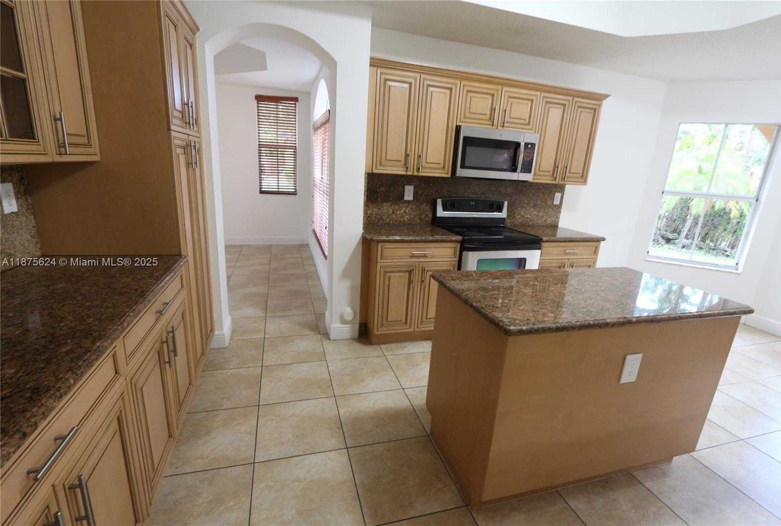 Small Image of 15449 SOUTH WEST 31 LN, Miami Number 6