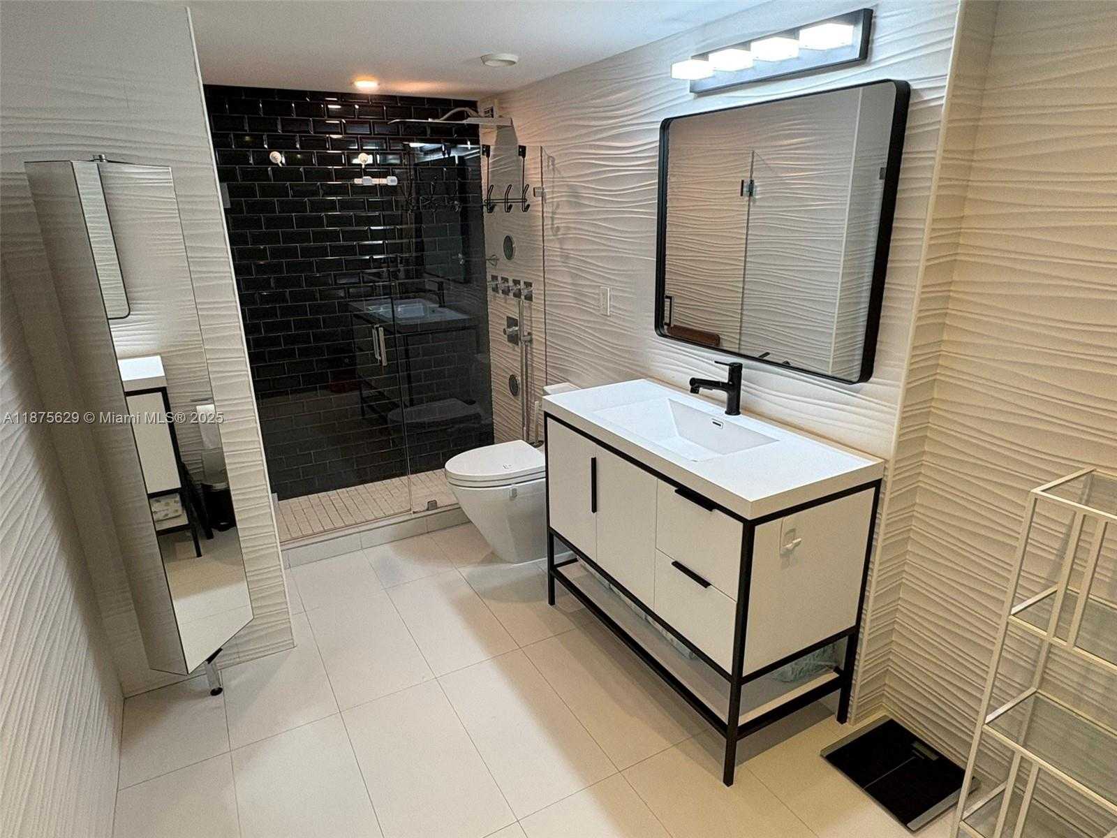 Small Image of 5750 COLLINS AVE #15F, Miami Beach Number 15