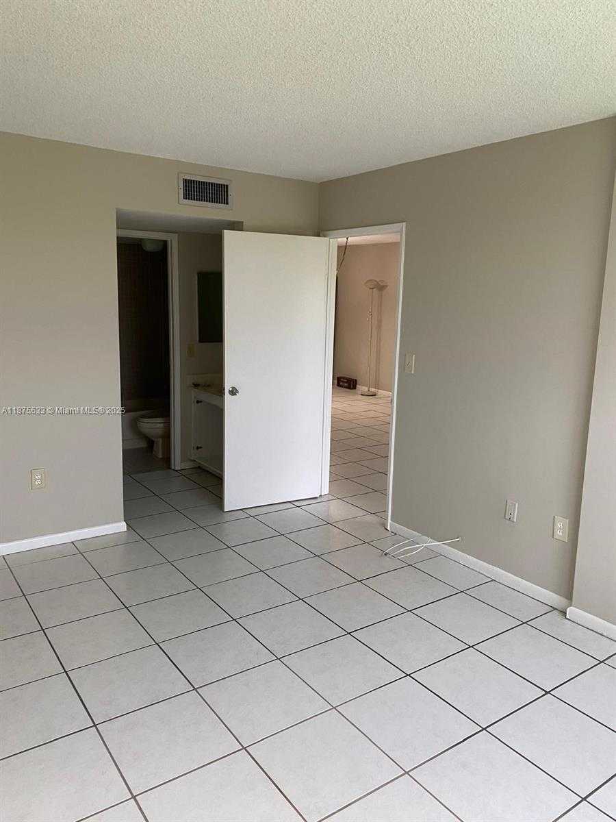 Small Image of 10255 NORTH WEST 9TH ST CIR #205-7, Miami Number 14
