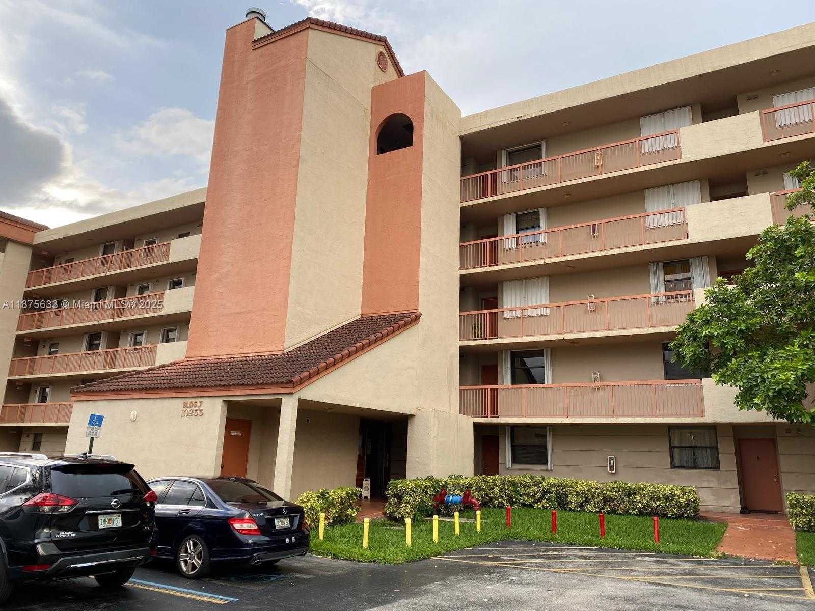Small Image of 10255 NORTH WEST 9TH ST CIR #205-7, Miami Number 4