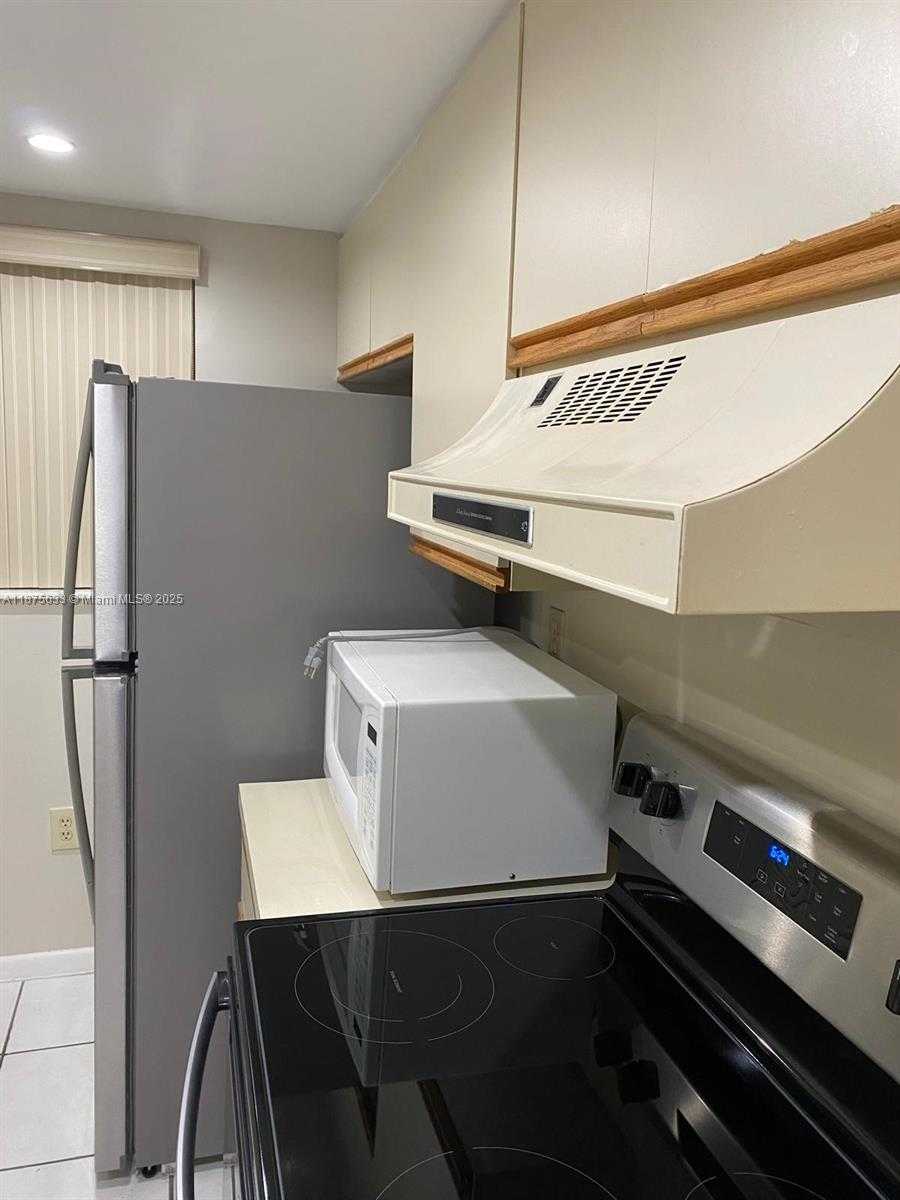 Small Image of 10255 NORTH WEST 9TH ST CIR #205-7, Miami Number 8