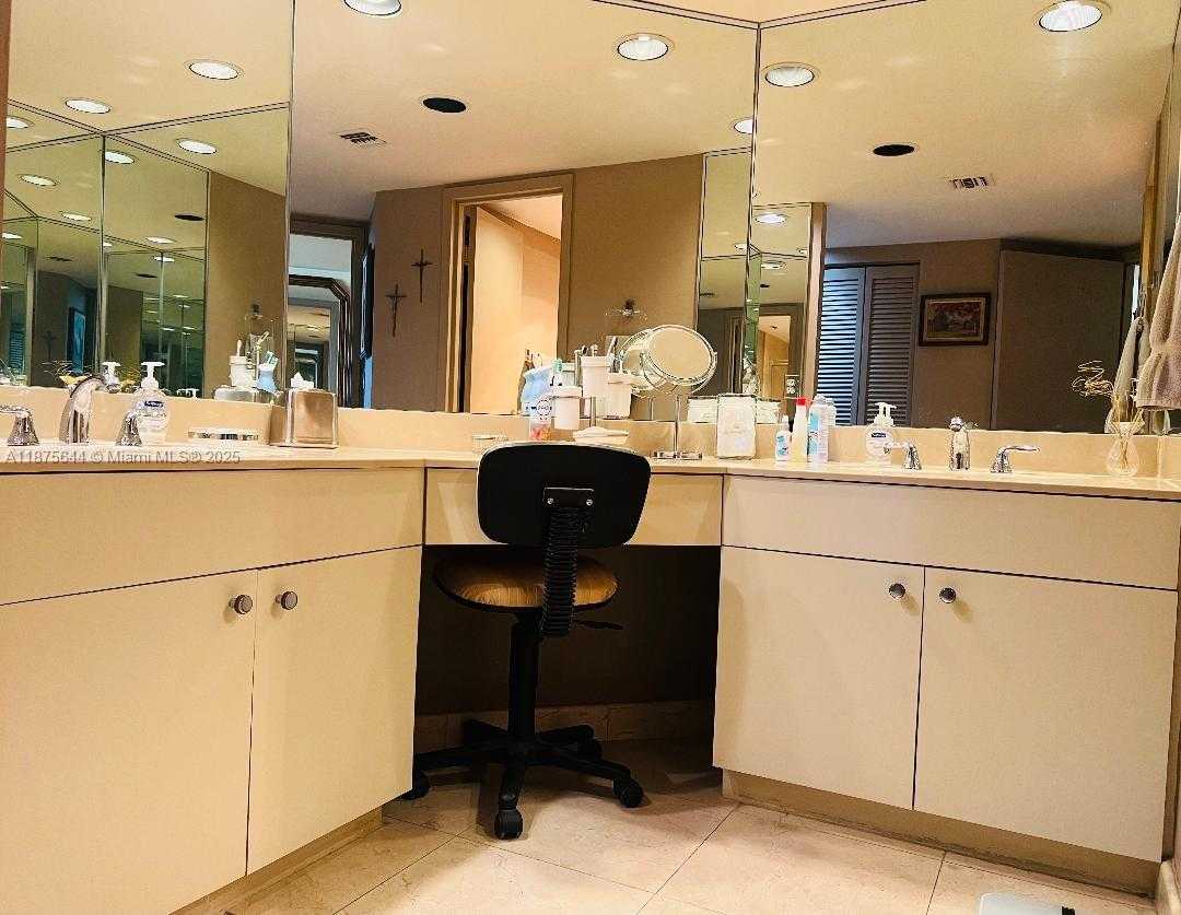 Small Image of 2333 BRICKELL AVE #2402, Miami Number 23