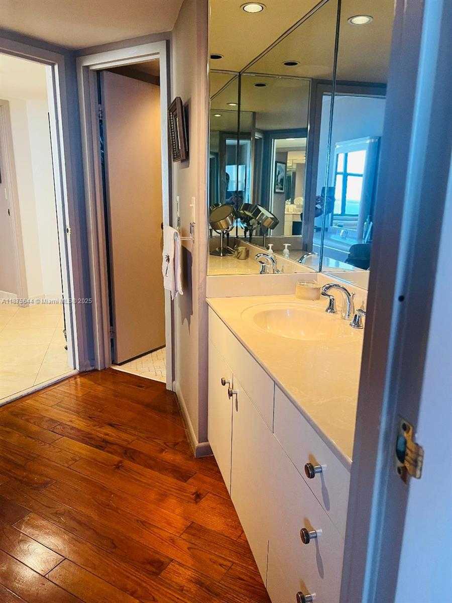 Small Image of 2333 BRICKELL AVE #2402, Miami Number 26