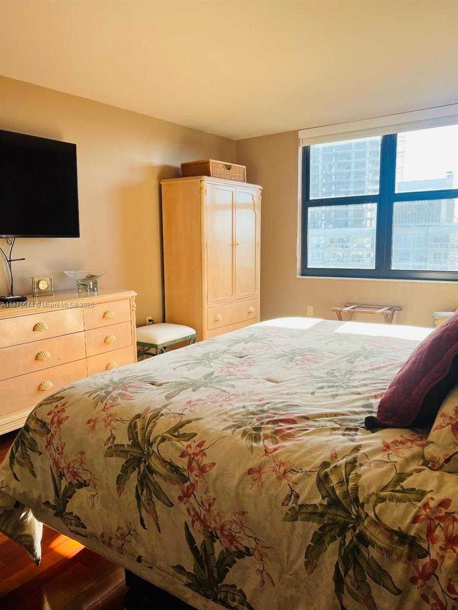 Small Image of 2333 BRICKELL AVE #2402, Miami Number 27
