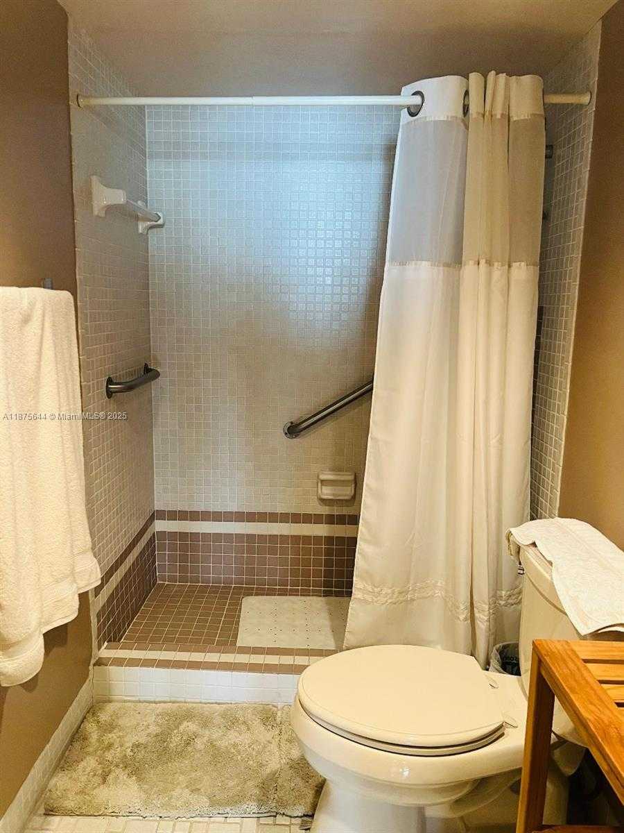 Small Image of 2333 BRICKELL AVE #2402, Miami Number 30