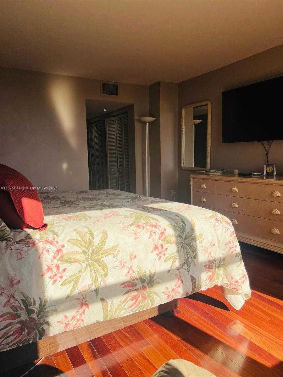 Small Image of 2333 BRICKELL AVE #2402, Miami Number 32
