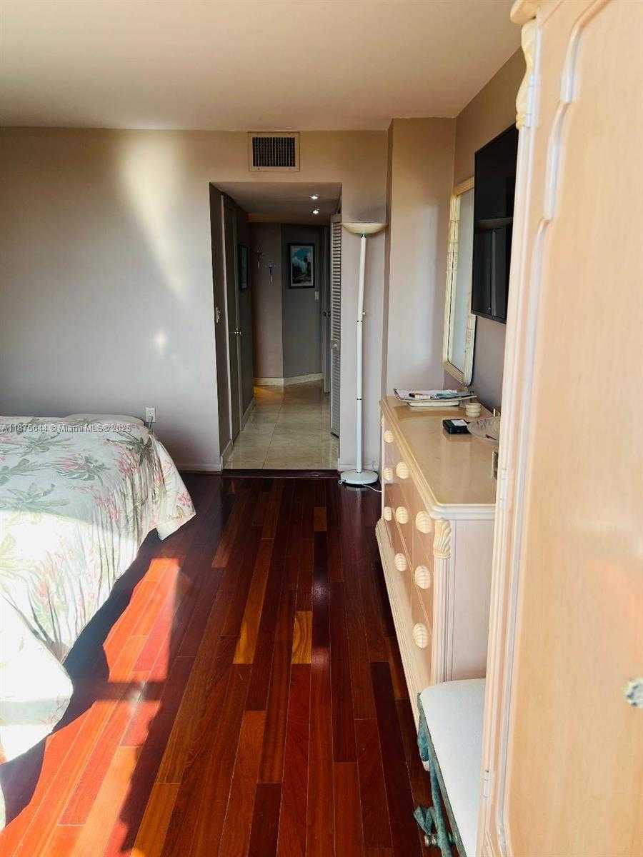 Small Image of 2333 BRICKELL AVE #2402, Miami Number 33