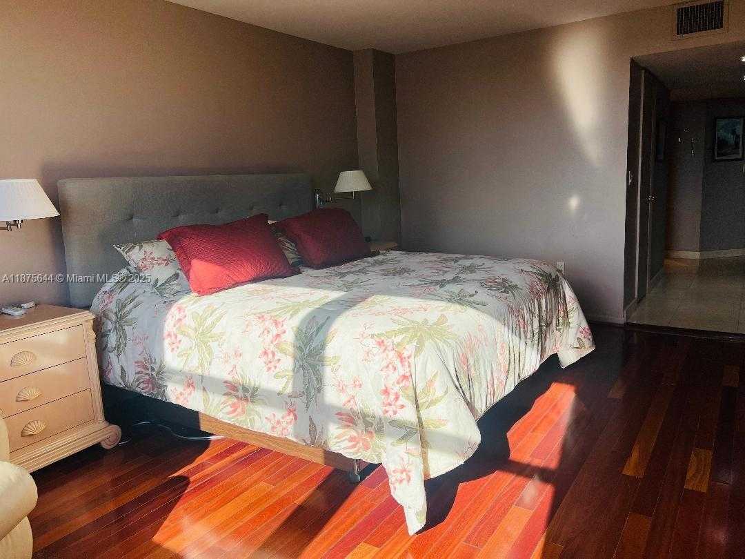 Small Image of 2333 BRICKELL AVE #2402, Miami Number 34