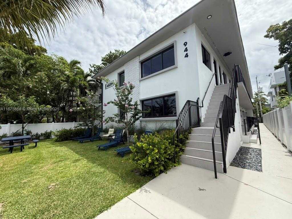 Small Image of 944 JEFFERSON AVE #4, Miami Beach Number 15